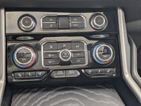 Used 2023 GMC Yukon Denali image 21