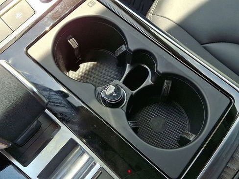 Used 2022 Audi Q8 Premium image 26