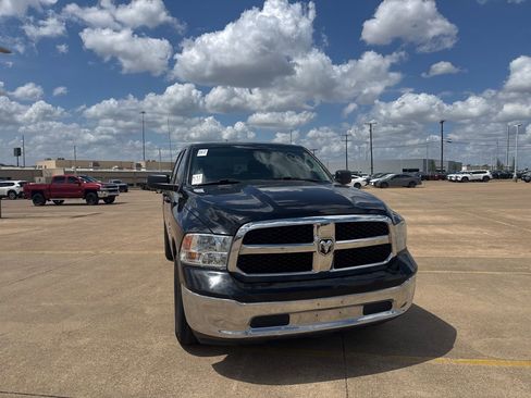 Used 2021 RAM 1500 Classic SLT image 3