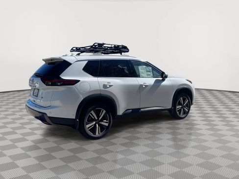 Certified 2025 Nissan Rogue SL w/ Tech Package FWD image 11