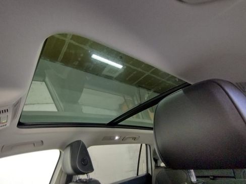 Certified 2022 Volkswagen Tiguan SE FWD image 23