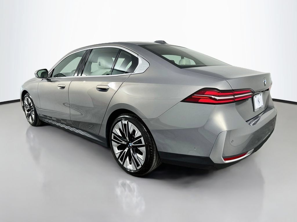 Used 2026 BMW 530i w/ Premium Package RWD image 7