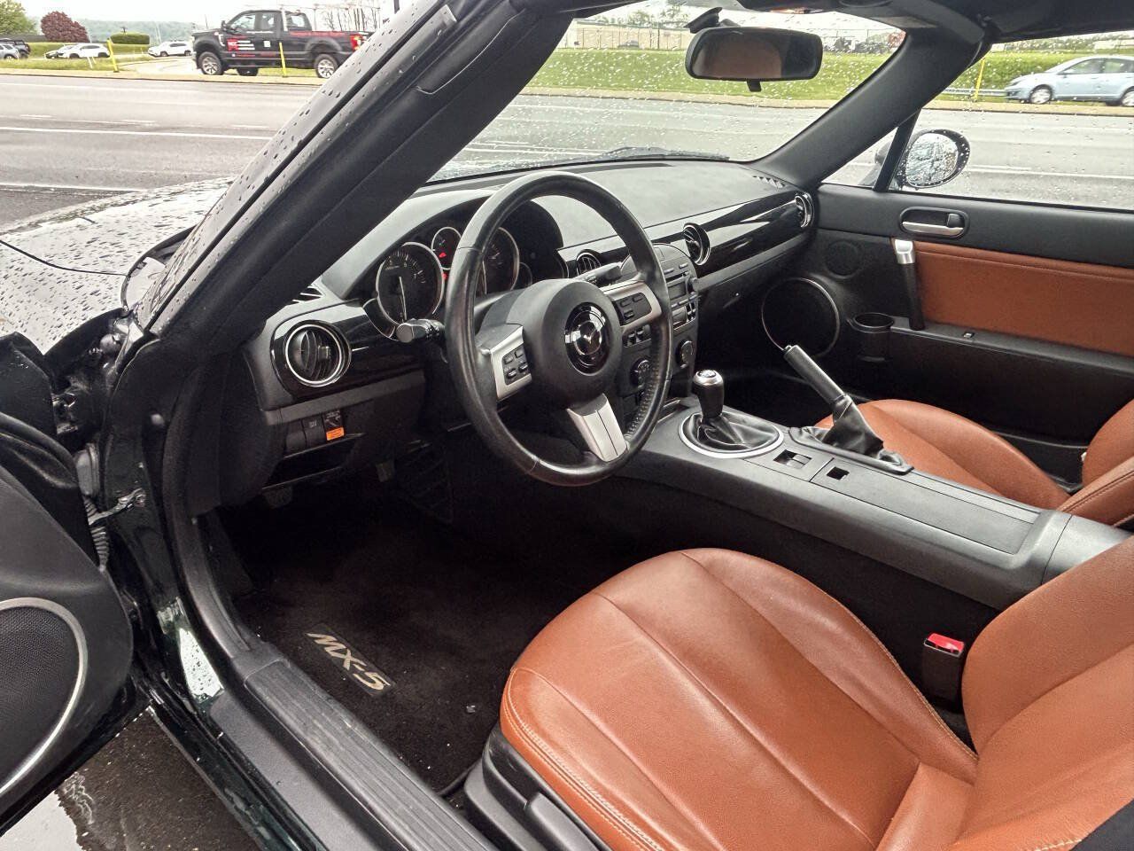 Used 2008 MAZDA MX-5 Miata Grand Touring w/ Premium Pkg RWD image 8