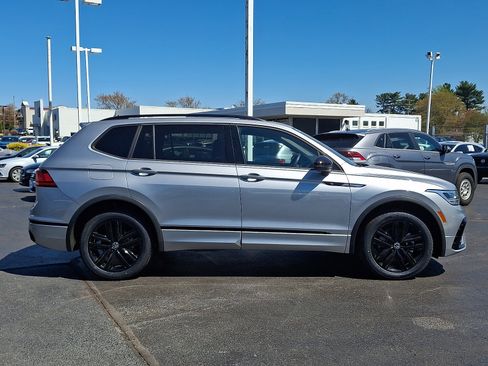 Certified 2022 Volkswagen Tiguan SE R-Line AWD/4WD image 7