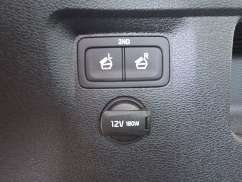 Used 2023 Kia Telluride EX w/ EX Captain's Chair Package image 12