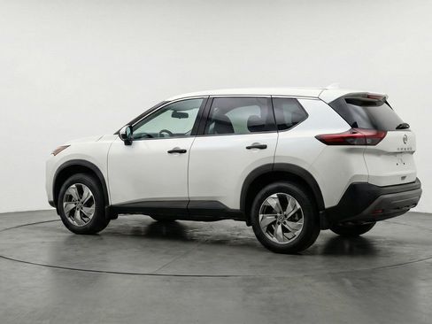 Used 2025 Nissan Rogue SV image 6