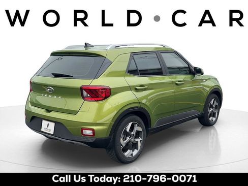 Used 2022 Hyundai Venue SEL FWD image 3