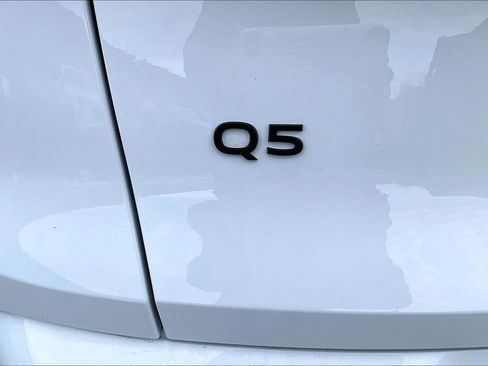 Used 2025 Audi Q5 Premium w/ Convenience Package image 24