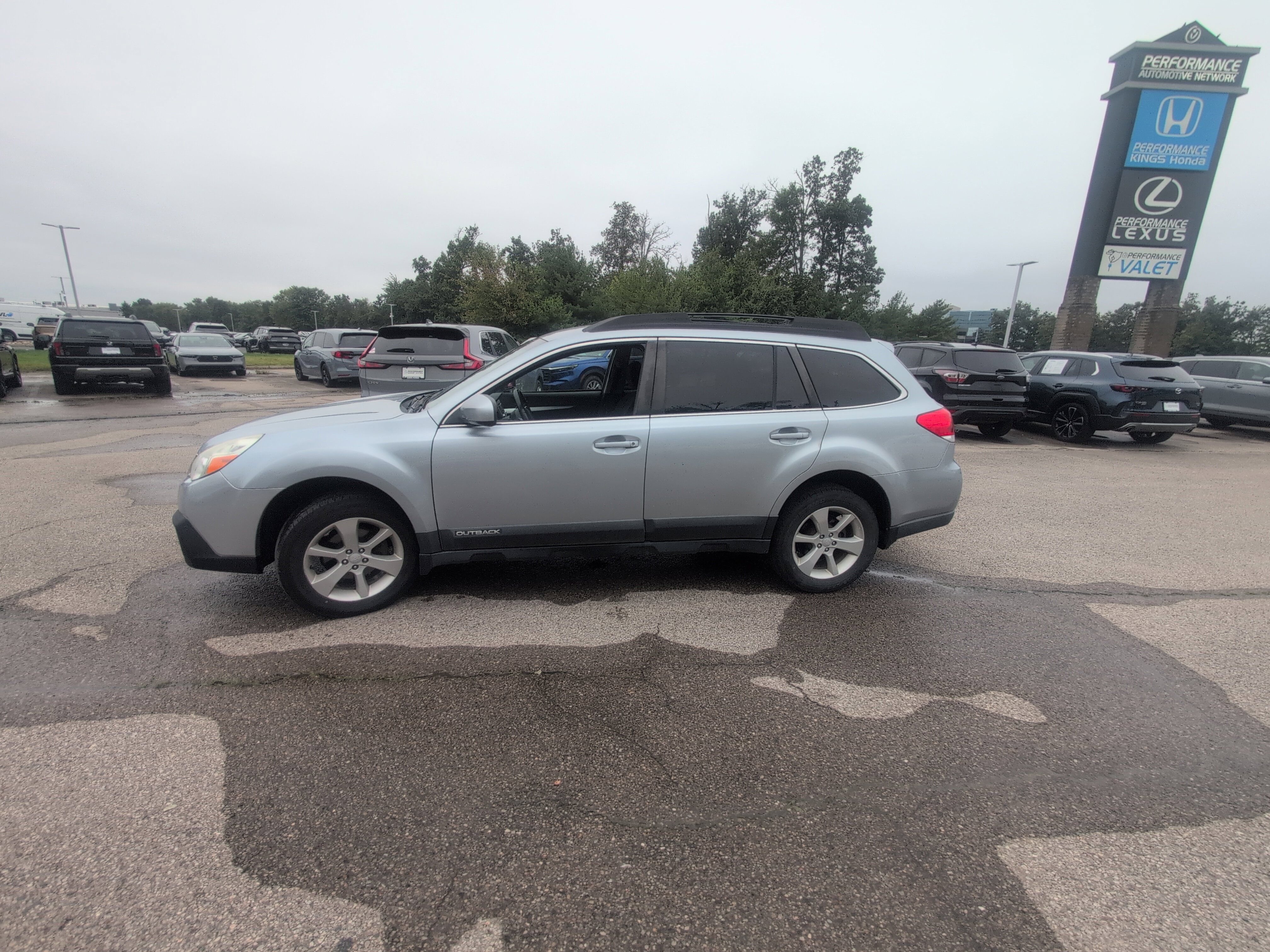 Used 2013 Subaru Outback 2.5i Premium AWD/4WD image 6