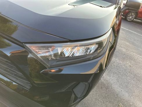 Used 2021 Toyota RAV4 LE FWD image 9