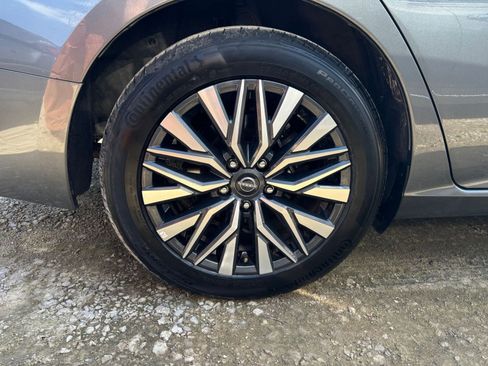 Used 2025 Nissan Altima 2.5 SV FWD image 30