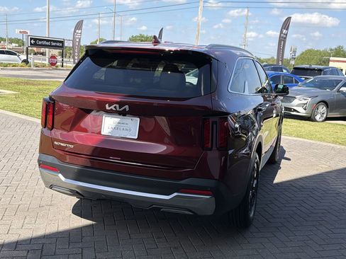 Used 2025 Kia Sorento S FWD image 6