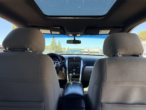 Used 2013 Ford Explorer XLT image 24