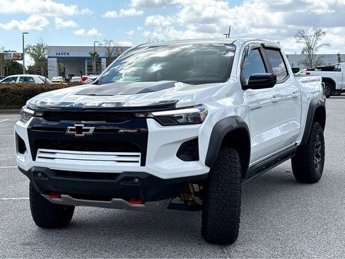 Used 2024 Chevrolet Colorado ZR2 AWD/4WD image 3