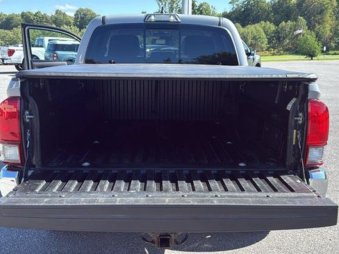 Used 2019 Toyota Tacoma SR5 AWD/4WD image 22