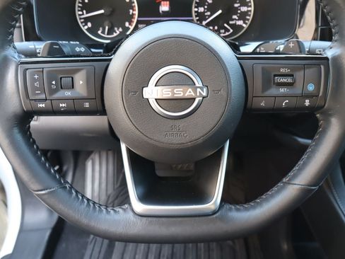 Used 2022 Nissan Pathfinder SV FWD image 12