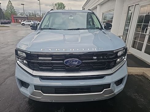 New 2026 Ford Expedition Platinum AWD/4WD image 3