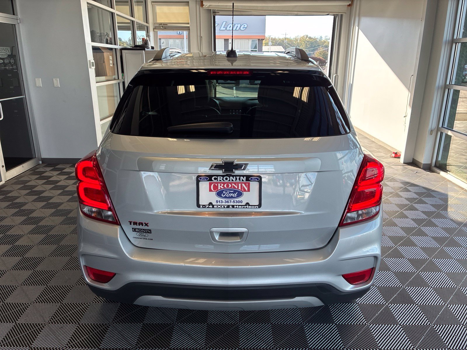 Used 2018 Chevrolet Trax LT w/ Sun & Sound Package FWD image 5