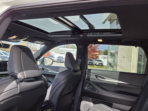 Certified 2025 INFINITI QX60 Luxe w/ Black Edition image 11