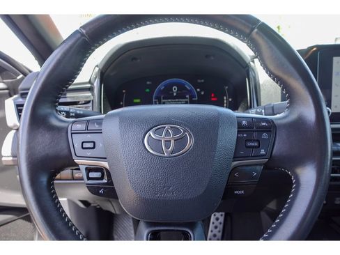 Used 2025 Toyota Camry SE FWD image 13