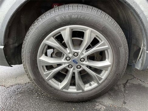 Used 2020 Ford Explorer XLT w/ Equipment Group 202A image 8