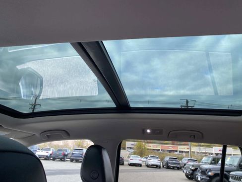 Used 2022 Volkswagen Atlas SE image 11