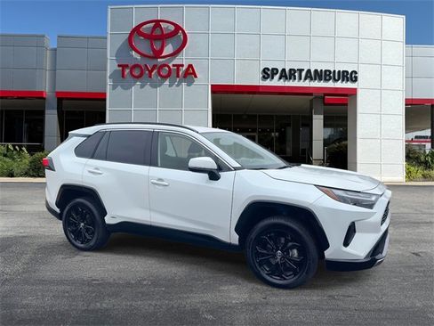 Used 2024 Toyota RAV4 SE image 1