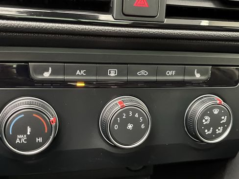 Used 2022 Volkswagen Taos SE image 21