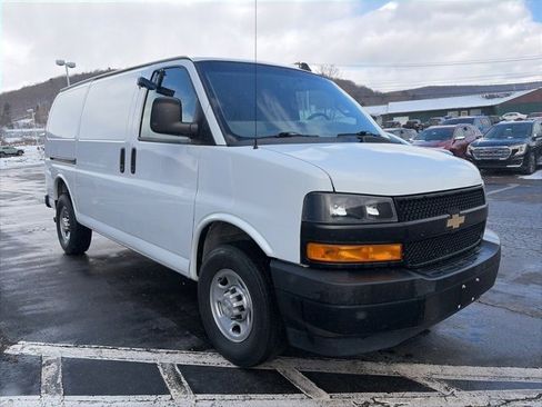 Used 2018 Chevrolet Express 2500 image 4
