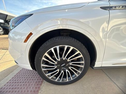 Used 2021 Lincoln Corsair AWD image 4