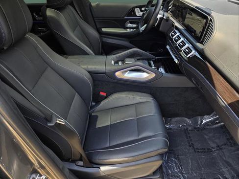 Used 2025 Mercedes-Benz GLS 580 4MATIC image 19