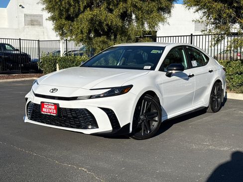 New 2026 Toyota Camry Hybrid FWD image 2