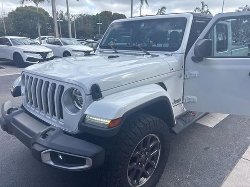 Used 2021 Jeep Gladiator Overland image 2