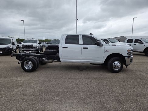 New 2026 RAM 3500 Tradesman AWD/4WD image 8