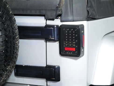 Used 2011 Jeep Wrangler Sahara w/ Dual Top Group image 17