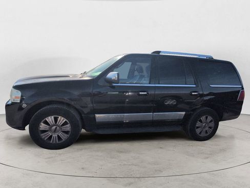 Used 2009 Lincoln Navigator 4WD image 2
