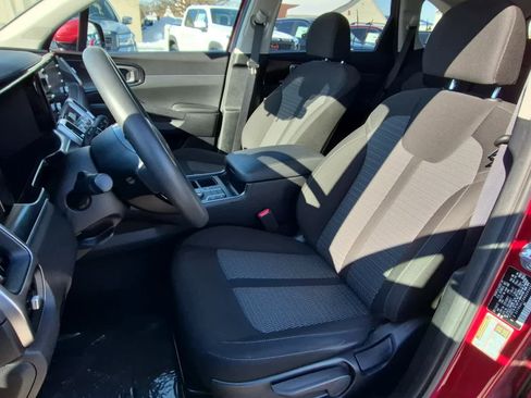 Used 2022 Kia Sorento LX image 11