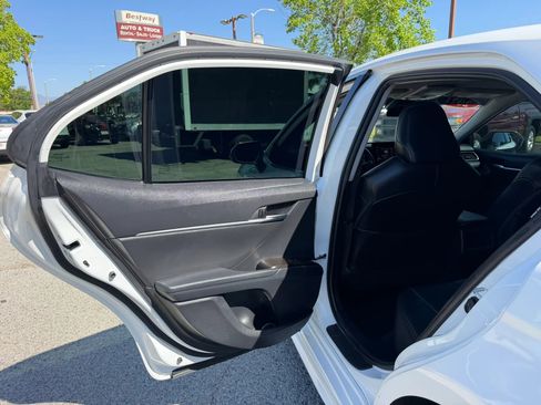Used 2021 Toyota Camry SE FWD image 17
