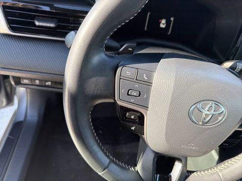 Used 2025 Toyota Camry SE image 17