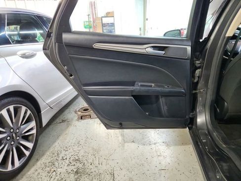 Used 2020 Ford Fusion SE image 21