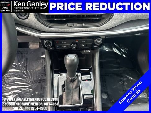 Used 2023 Jeep Compass Latitude AWD/4WD image 18