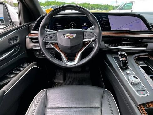 Used 2024 Cadillac Escalade Premium Luxury w/ Performance Package AWD/4WD image 8