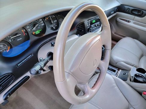 Used 2002 Buick Regal LS w/ LS Premium Pkg image 11