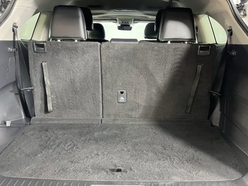 Used 2025 Toyota Highlander XLE image 28