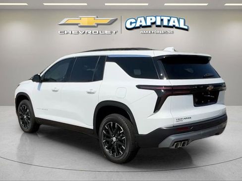 Used 2026 Chevrolet Traverse LT w/ Sun and Wheel Package FWD image 4