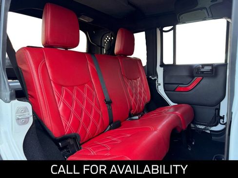 Used 2016 Jeep Wrangler Unlimited Rubicon w/ Connectivity Group AWD/4WD image 18