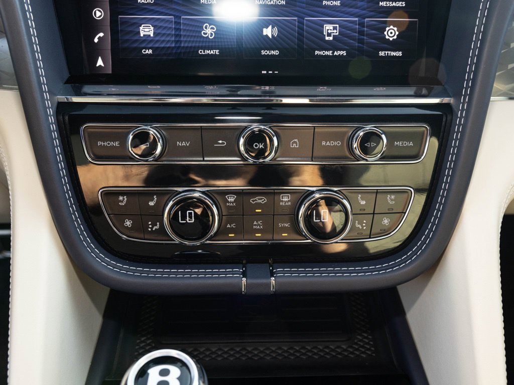 Used 2023 Bentley Bentayga AWD/4WD image 45