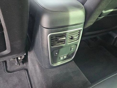 Used 2015 Chrysler 300 C w/ Harman/Kardon Audio Group image 16