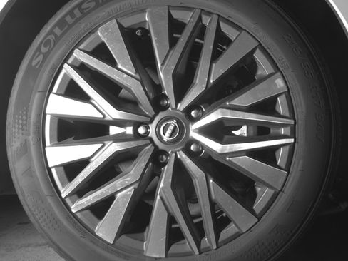 Used 2025 Nissan Altima 2.5 SV FWD image 13