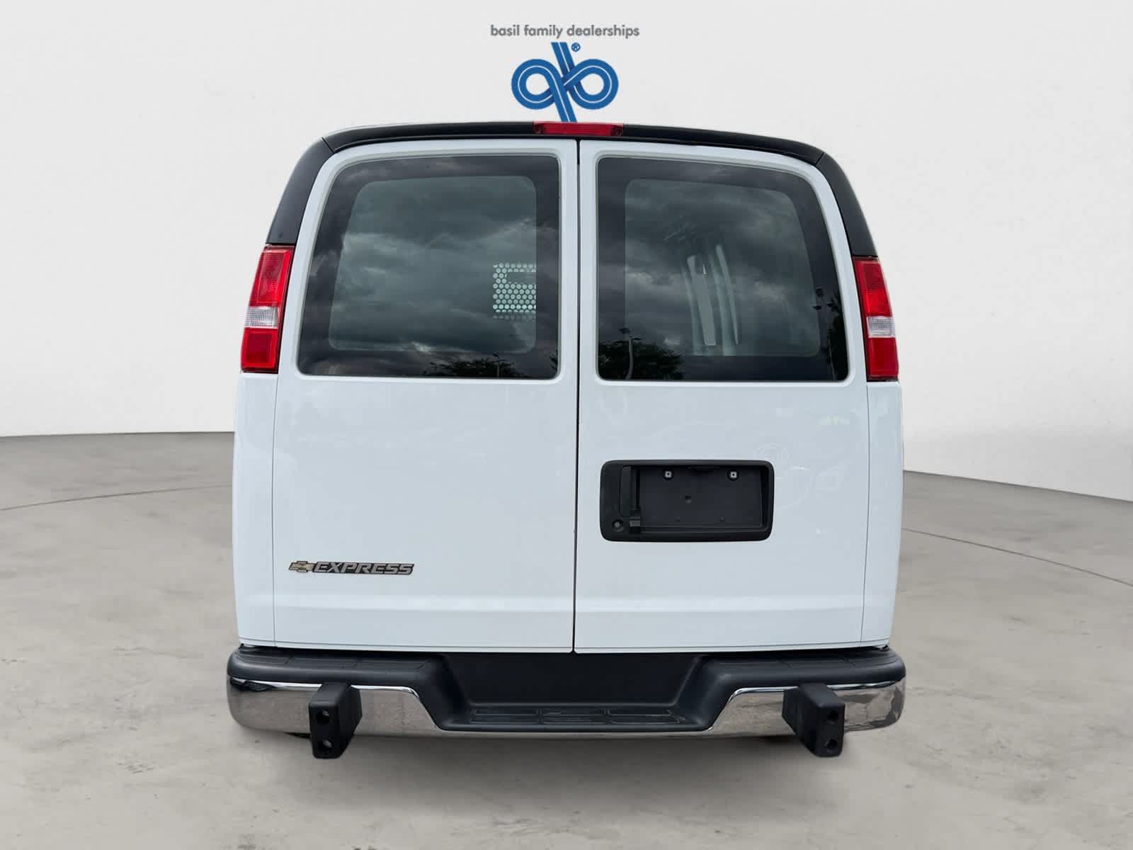 Used 2025 Chevrolet Express 2500 w/ Driver Convenience Package RWD image 5